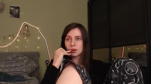 Snapshot of liliatlu chatting on 10-15-25, 07:30 Lilu online show from 10-15-25, 07:30