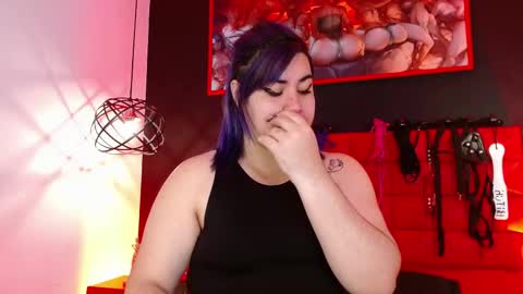 Snapshot of lilih_golden chatting on 10-17-25, 11:57 LILIH online show from 10-17-25, 11:57