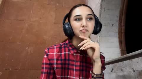 Lina online show from 09-10-25, 09:59