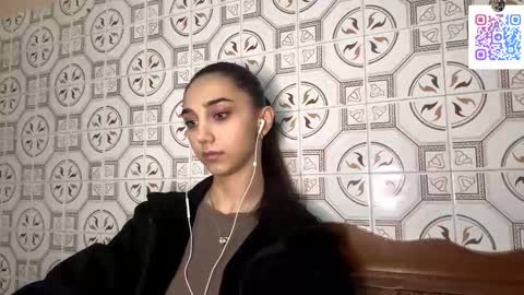 Lina online show from 11-16-25, 10:26