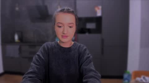 Snapshot of lililaluna chatting on 12-17-24, 02:44             ...  online show from 12-17-24, 02:44