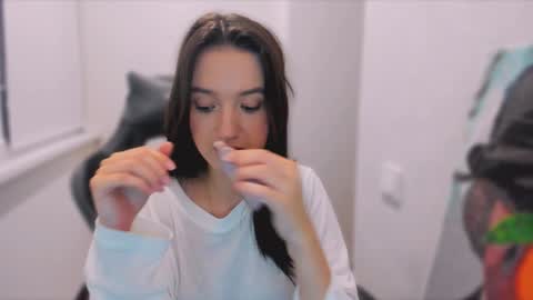 Snapshot of lililaluna chatting on 01-14-25, 03:36             ...  online show from 01-14-25, 03:36