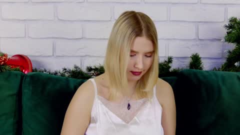 LiliLinn online show from 01-15-25, 10:27