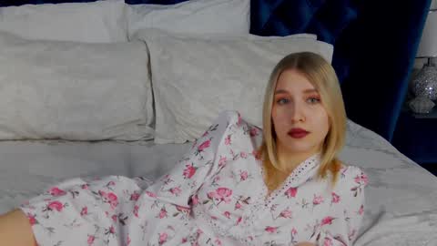 LiliLinn online show from 01-18-25, 02:12