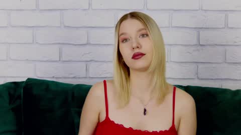 LiliLinn online show from 01-20-25, 04:21