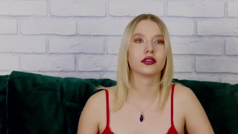 LiliLinn online show from 01-20-25, 10:29