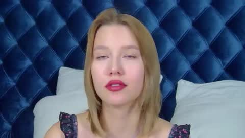 LiliLinn online show from 10-13-25, 06:13