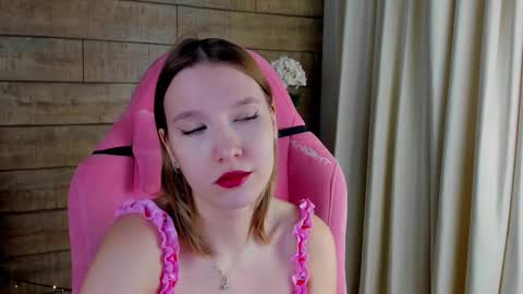 LiliLinn online show from 12-20-25, 05:25