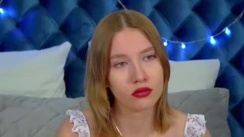 LiliLinn online show from 12-23-25, 04:54