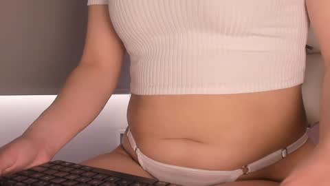 Snapshot of lilit_jade chatting on 12-23-24, 03:01 Lilit online show from 12-23-24, 03:01