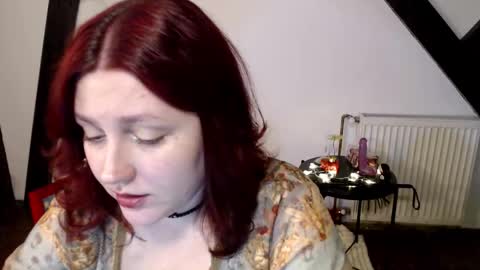 Snapshot of lilith___moon chatting on 01-08-26, 09:28 Lilly online show from 01-08-26, 09:28