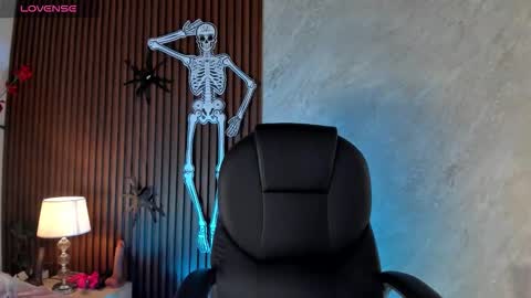 Lilith Rosse online show from 10-30-25, 12:39