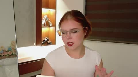Snapshot of lilith_bonheur chatting on 06-27-26, 10:04 Lilith Bonheur online show from 06-27-26, 10:04