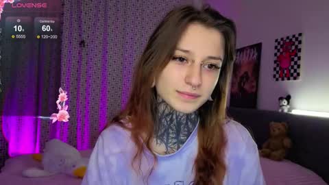 Snapshot of lilith_poison chatting on 10-17-25, 06:32 lilith_poison online show from 10-17-25, 06:32