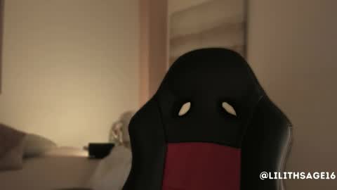 lilith_sage_ online show from 10-22-25, 11:54