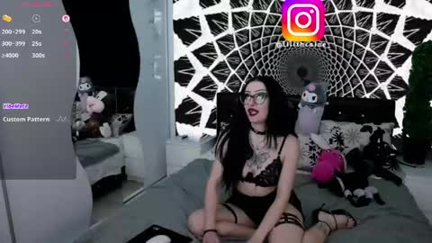 Lilith Caine online show from 04-18-26, 09:48