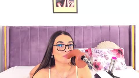 Snapshot of lilithcapri777 chatting on 02-26-25, 06:43 Lily online show from 02-26-25, 06:43