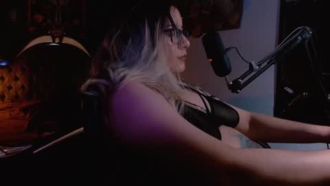 Snapshot of lilithmystic01 chatting on 01-31-25, 01:43 lilithmystic01 online show from 01-31-25, 01:43