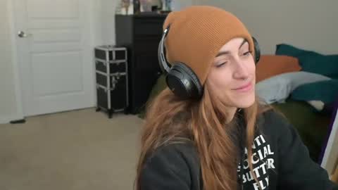 Snapshot of lilithoftrees chatting on 12-18-24, 08:03 L online show from 12-18-24, 08:03