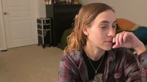 Snapshot of lilithoftrees chatting on 12-29-24, 01:13 L online show from 12-29-24, 01:13