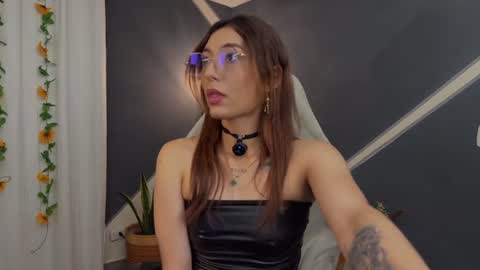 Snapshot of lilithrose_b chatting on 06-23-26, 01:25 Lele online show from 06-23-26, 01:25