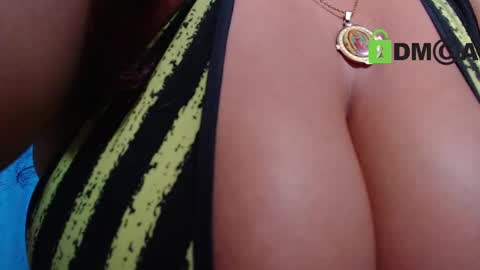 Snapshot of lilits_boobs chatting on 12-12-24, 03:54 liliana online show from 12-12-24, 03:54