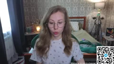 Snapshot of lill_mary chatting on 04-28-26, 02:27 Maria online show from 04-28-26, 02:27
