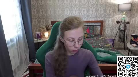 Snapshot of lill_mary chatting on 05-23-26, 05:56 Maria online show from 05-23-26, 05:56