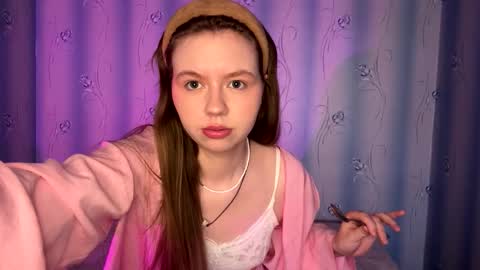 Snapshot of lillian_charm chatting on 03-22-26, 09:23 Lillian online show from 03-22-26, 09:23