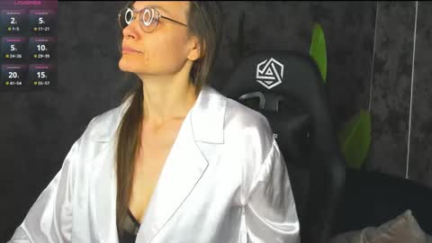 lillian_white1 online show from 09-24-25, 12:14