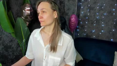 Snapshot of lillian_white1 chatting on 02-15-26, 01:02 lillian_white1 online show from 02-15-26, 01:02