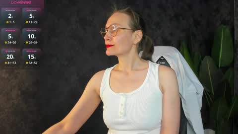 Snapshot of lillian_white1 chatting on 03-24-26, 12:59 lillian_white1 online show from 03-24-26, 12:59