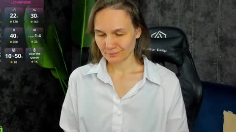 Snapshot of lillian_white1 chatting on 04-05-26, 01:03 lillian_white1 online show from 04-05-26, 01:03