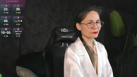 lillian_white1 online show from 06-03-26, 12:57