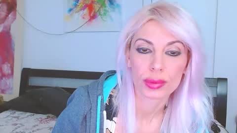 Lara online show from 02-17-25, 03:25