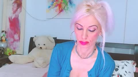 Lara online show from 11-12-25, 12:44