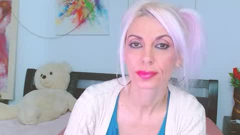 Lara online show from 11-23-25, 05:35