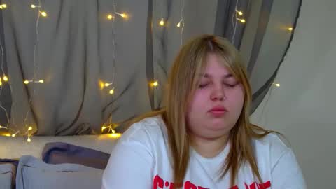 Snapshot of lillianhaig chatting on 11-16-25, 06:41 LillianHaig online show from 11-16-25, 06:41