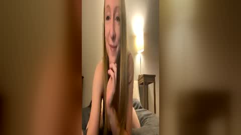 Snapshot of lillianlux chatting on 06-12-26, 05:28 lillianlux online show from 06-12-26, 05:28