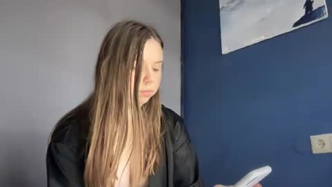 Snapshot of lillianx9zbld chatting on 10-10-25, 10:25 Lily online show from 10-10-25, 10:25