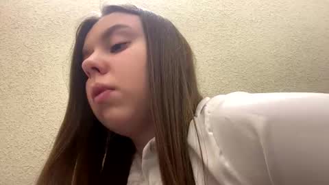 Snapshot of lillianx9zbld chatting on 10-13-25, 06:52 Lily online show from 10-13-25, 06:52
