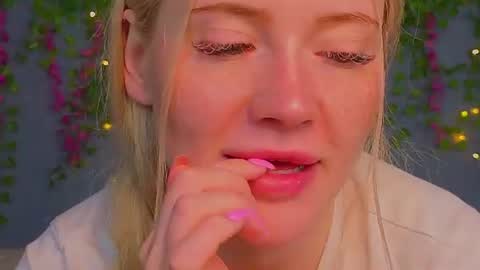 lillie_berry online show from 07-16-26, 05:35