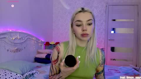 LilliMoore online show from 10-17-25, 11:40