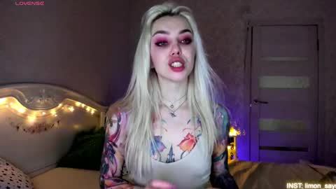 Snapshot of lillimooore chatting on 06-04-26, 11:22 LilliMoore online show from 06-04-26, 11:22