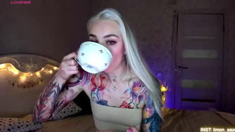 Snapshot of lillimooore chatting on 06-09-26, 11:27 LilliMoore online show from 06-09-26, 11:27