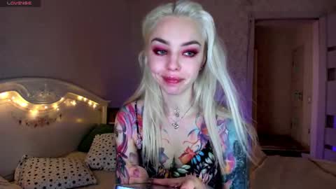 Snapshot of lillimooore chatting on 06-14-26, 02:09 LilliMoore online show from 06-14-26, 02:09