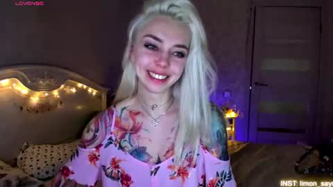 Snapshot of lillimooore chatting on 06-14-26, 11:07 LilliMoore online show from 06-14-26, 11:07