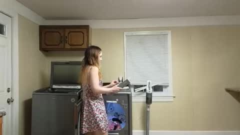 lilly_adams88 online show from 04-10-26, 02:28