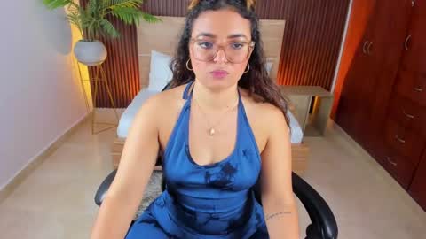 L I L L Y online show from 02-08-25, 03:53