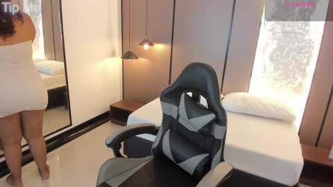 L I L L Y online show from 09-15-25, 12:05